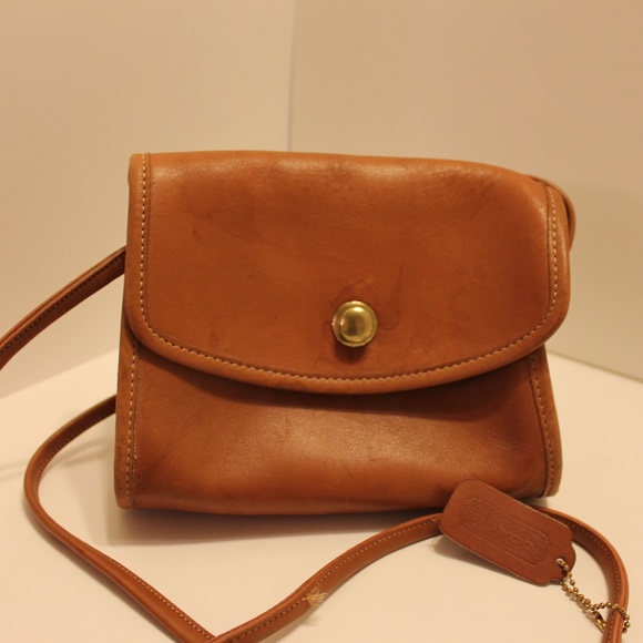 Coach Handbags - Vintage Coach Saddel Tan Leather